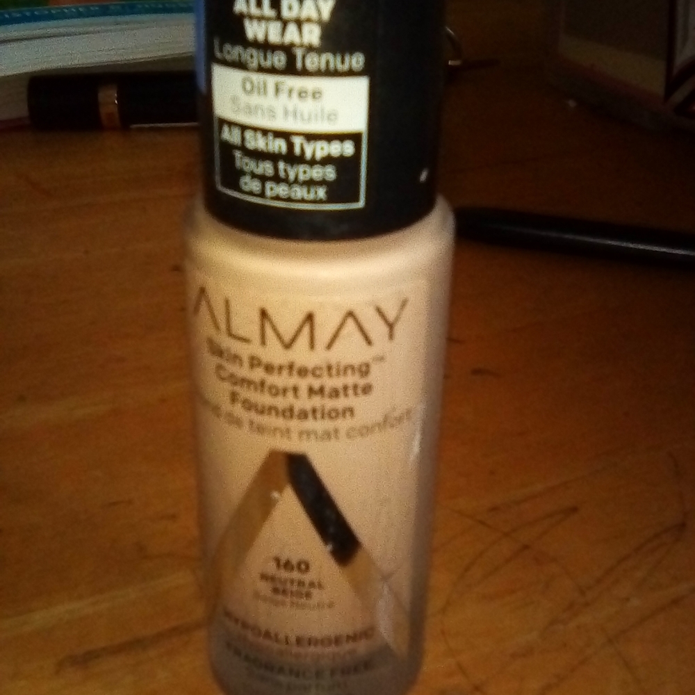 Almay foundation - Picture 3 of 4